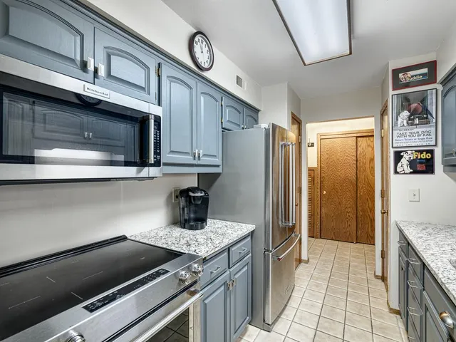 $152,000 | 2220 Midland Grove Road, Unit 202, Roseville, MN 55113