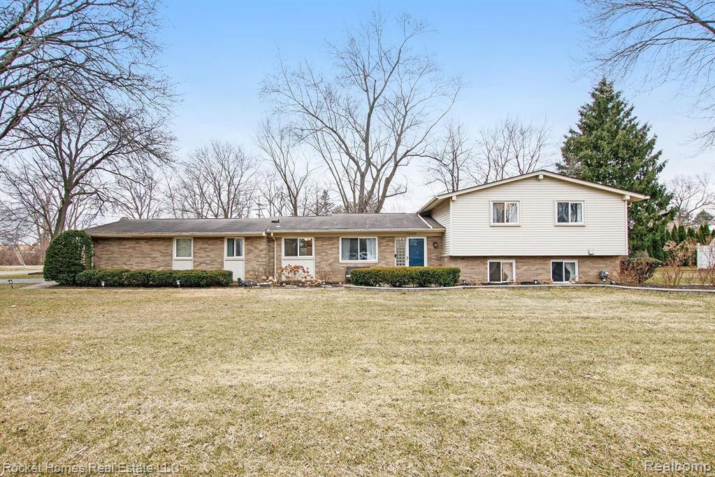 7290 Stonebrook Road West Bloomfield, MI 48322 - Photo 1 of 33
