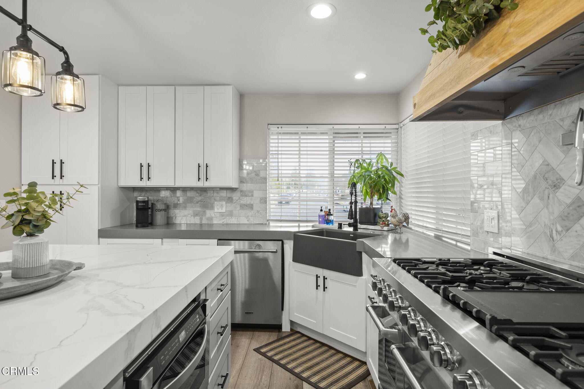 1849 Stow Street Simi Valley, CA 93063 - Photo 7 of 31 Kitchen with Island
