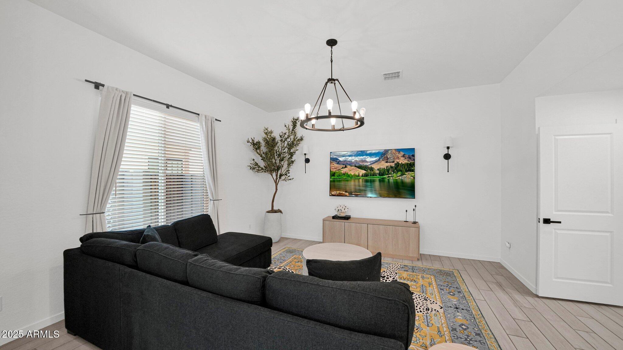901 South Smith Road, Unit 1013 Tempe, AZ 85281 - Photo 8 of 26 901 Smith 1013 - 10