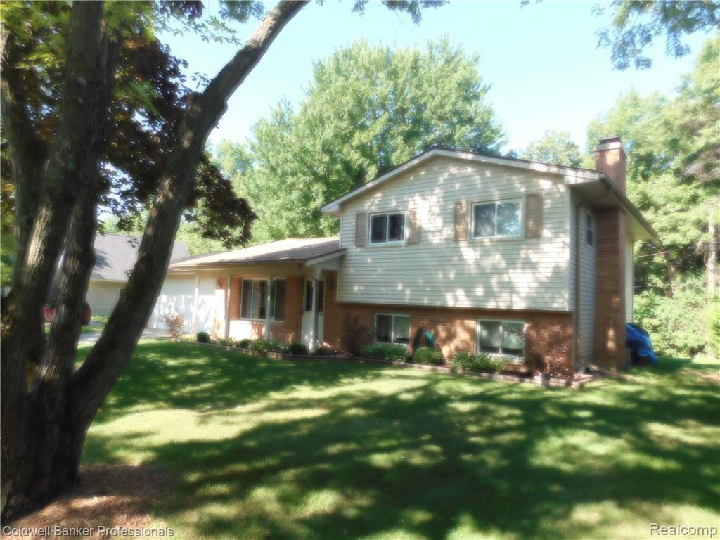 8979 Onandaga Road Clarkston, MI 48348 - Photo 3 of 24 DSCN0921.JPG