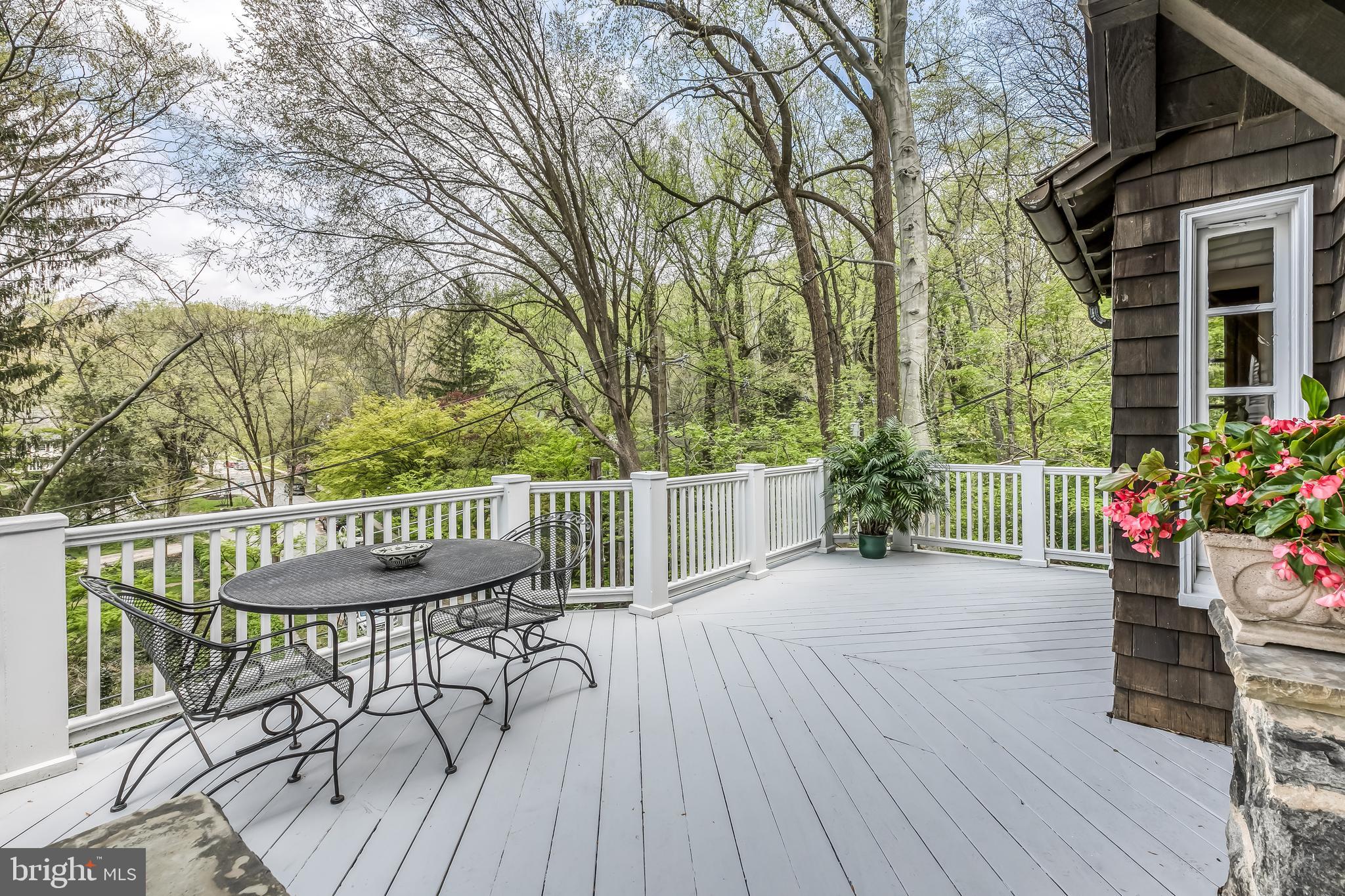315 Edgevale Road Baltimore, MD 21210 - Photo 41 of 46 Expansive front deck