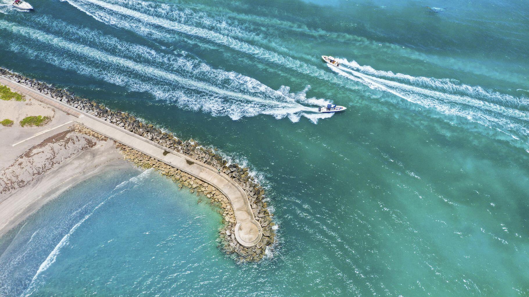 110 Lighthouse Circle, Unit H Tequesta, FL 33469 - Photo 25 of 28 Cyrstal Blue Waters