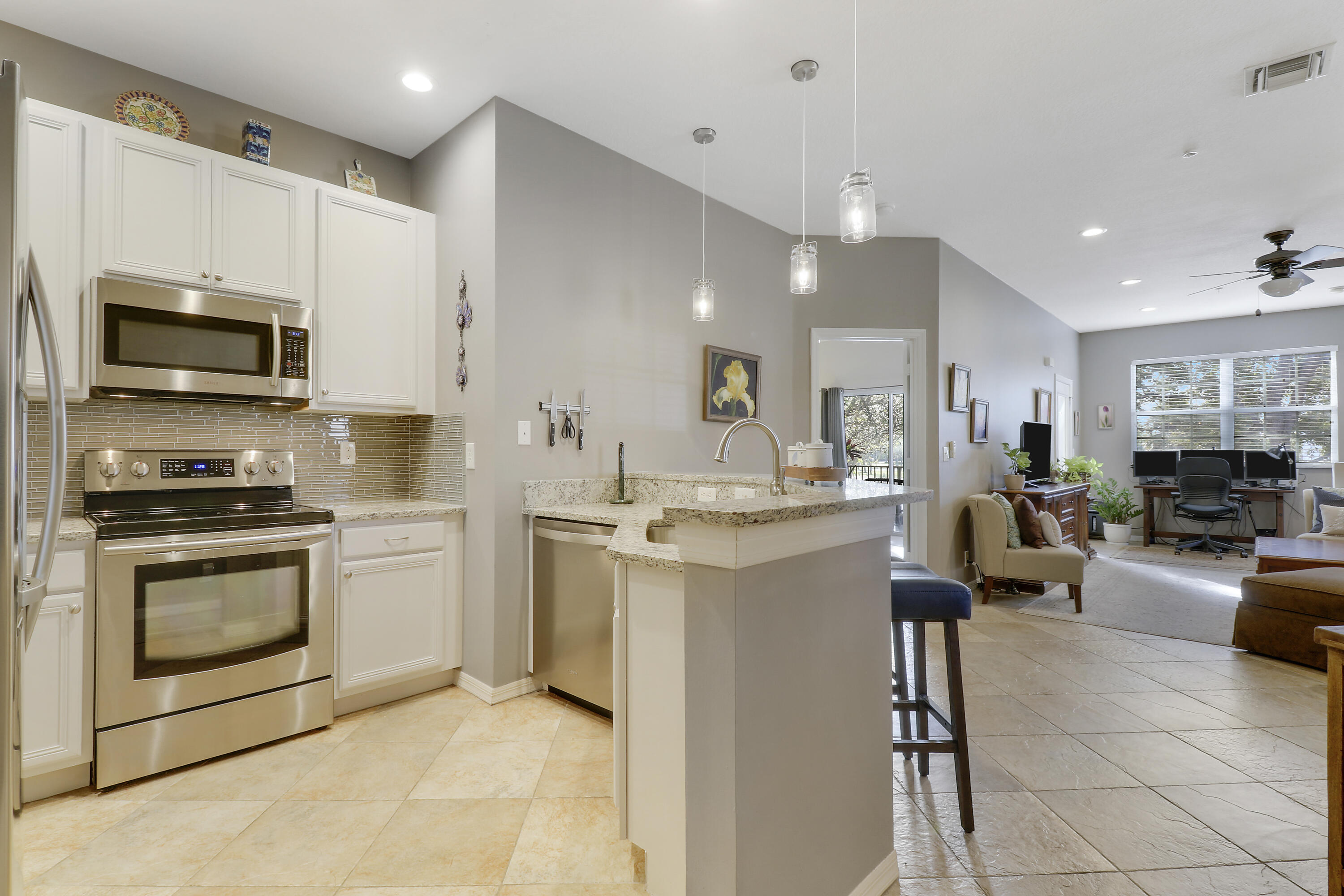 110 Lighthouse Circle, Unit H Tequesta, FL 33469 - Photo 5 of 28 airy and open living space