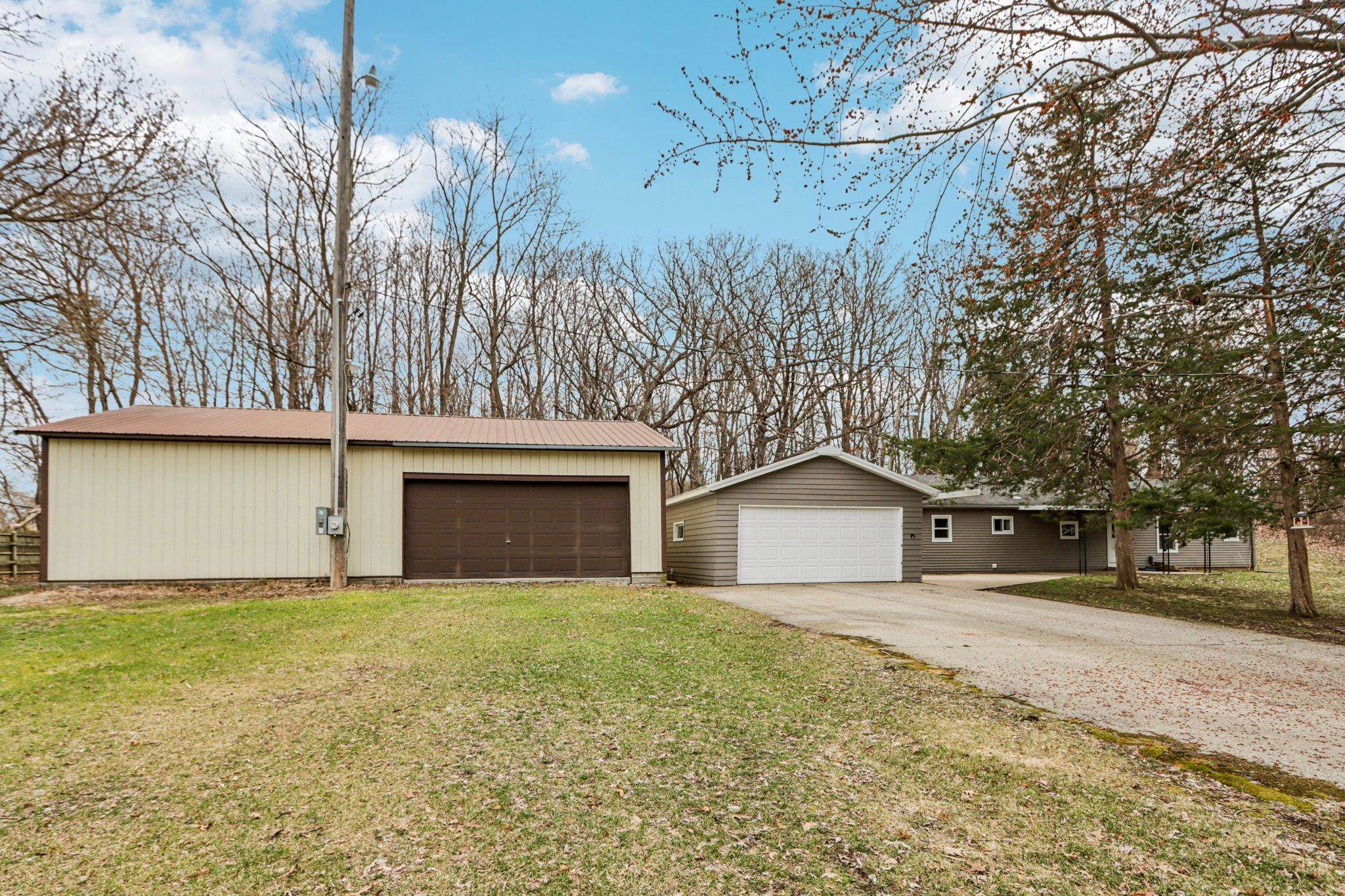 5040 Crestview Road Marshall, WI 53559 - Photo 3 of 39