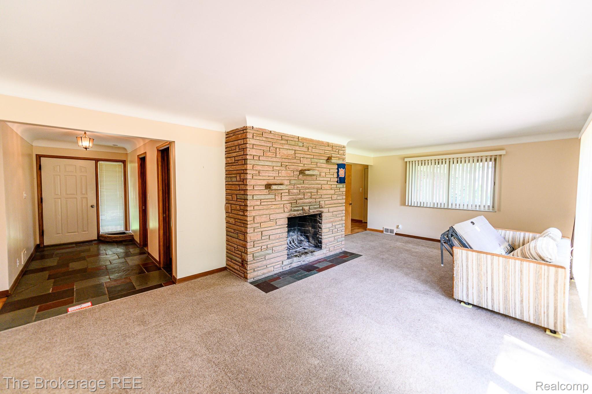 6909 Lahser Road Bloomfield Hills, MI 48301 - Photo 10 of 59 6909 LAHSER Road, Bloomfield Twp 48301 Let's buy a house today!!