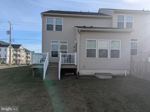 a view of a house with backyard and porch