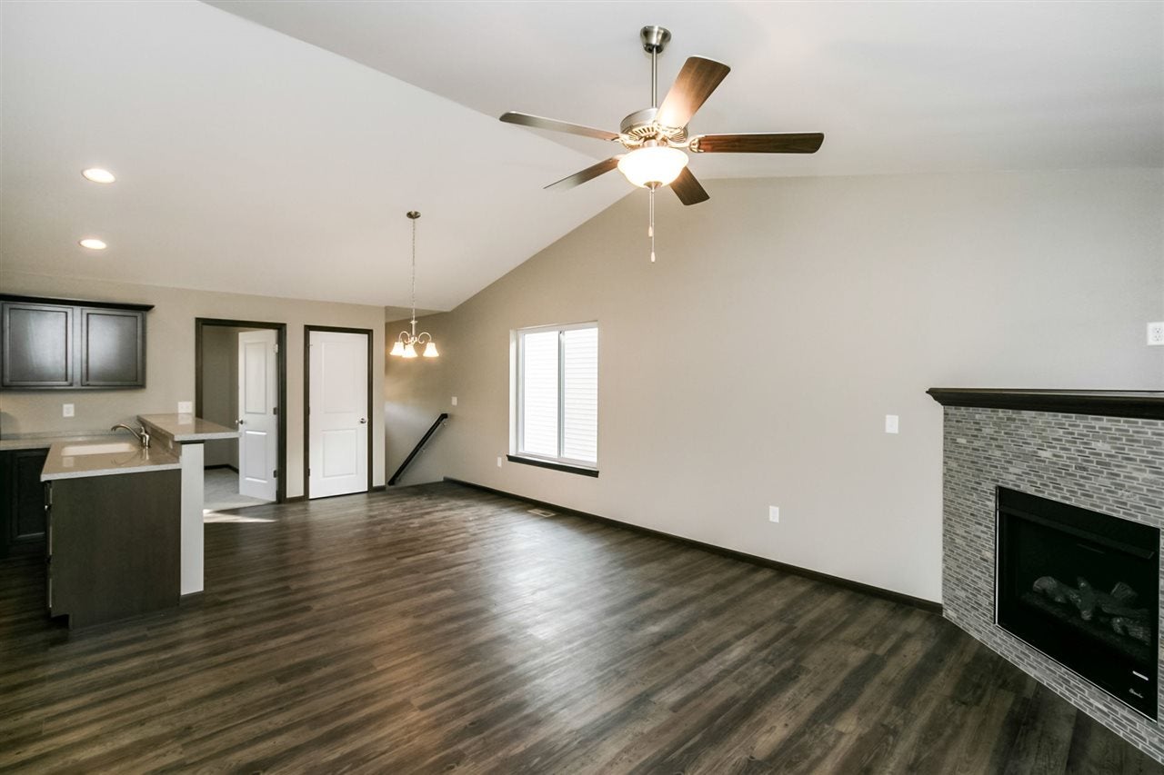 471 RJ Drive Tiffin, IA 52340 - Photo 7 of 15 Gallery Image 7