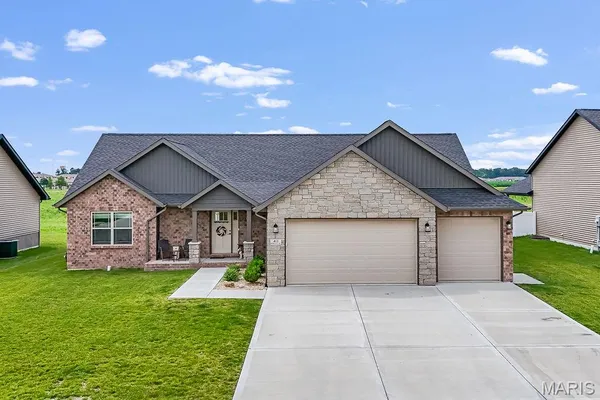 $515,000 | 413 Rumsfeld Drive, Troy, IL 62294