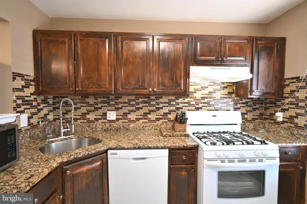 $2,400 | 36 Danbury Drive, Newark, DE 19702