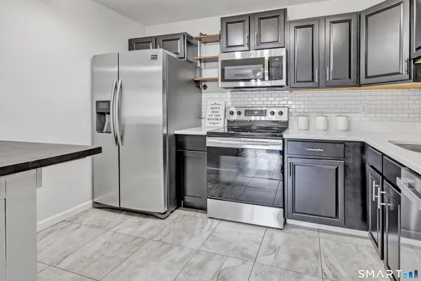 $1,950 | 2980 Madison Avenue, Unit C, Bridgeport, CT 06606