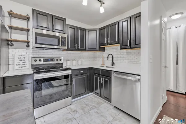 $1,950 | 2980 Madison Avenue, Unit C, Bridgeport, CT 06606