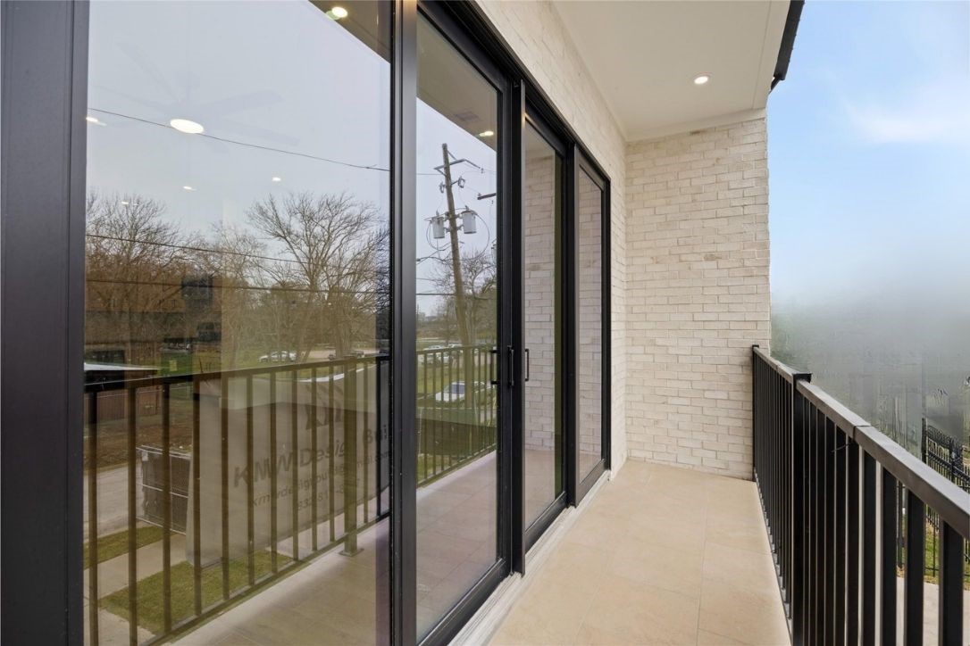 6330 Sidney Street Houston, TX 77021 - Photo 10 of 21 Balcony