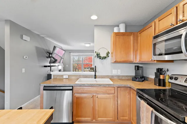 $220,000 | 3115 Clover Ridge Drive, Chaska, MN 55318