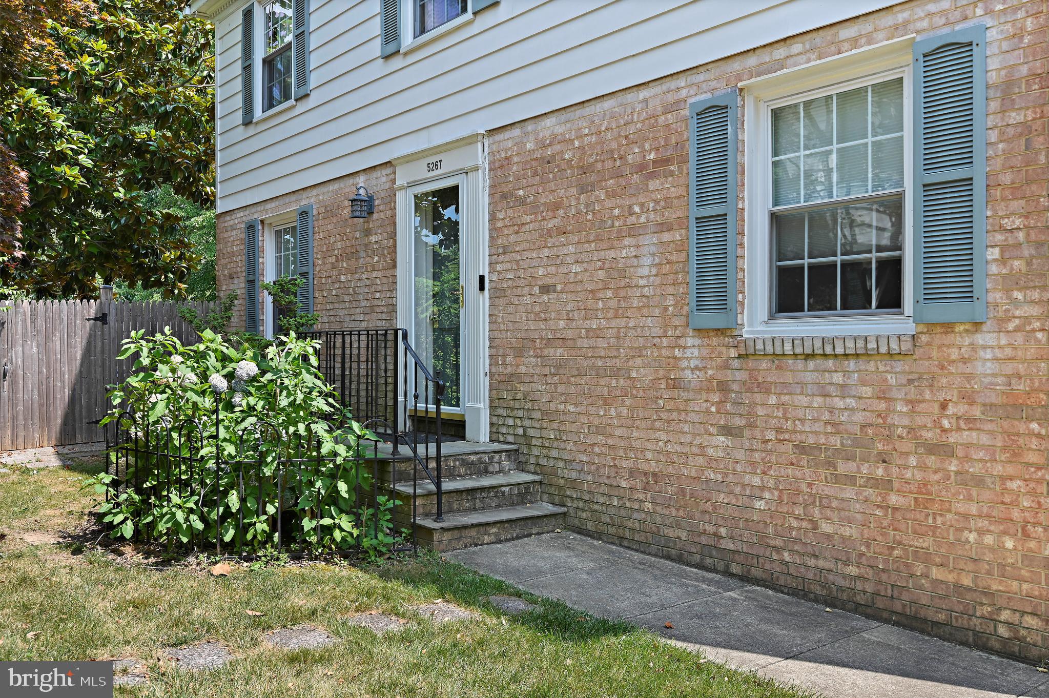5267 Leestone Court Springfield, VA 22151 - Photo 3 of 30