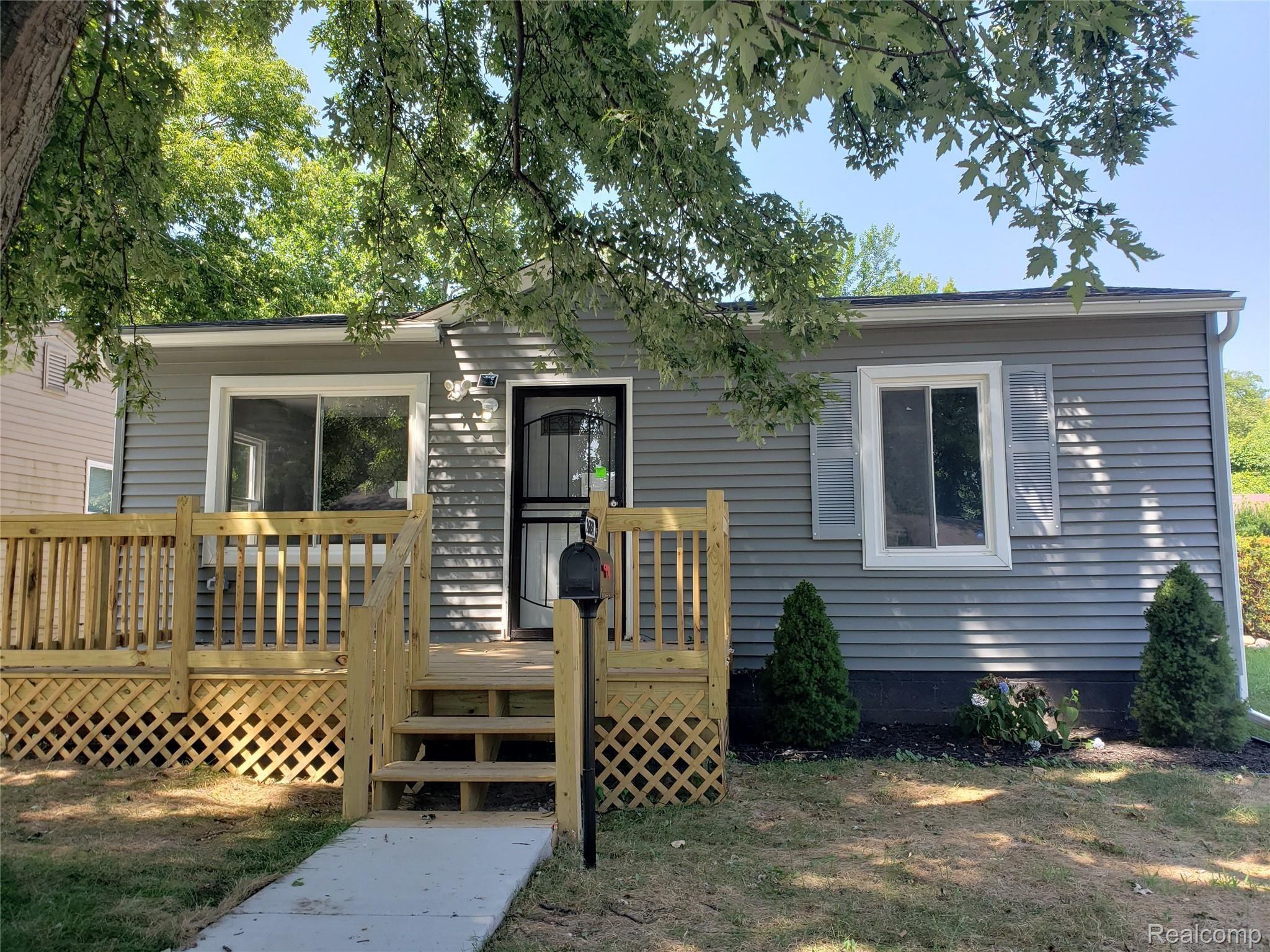 26034 Colgate Street Inkster, MI 48141 - Photo 1 of 12 20190801_150843.jpg