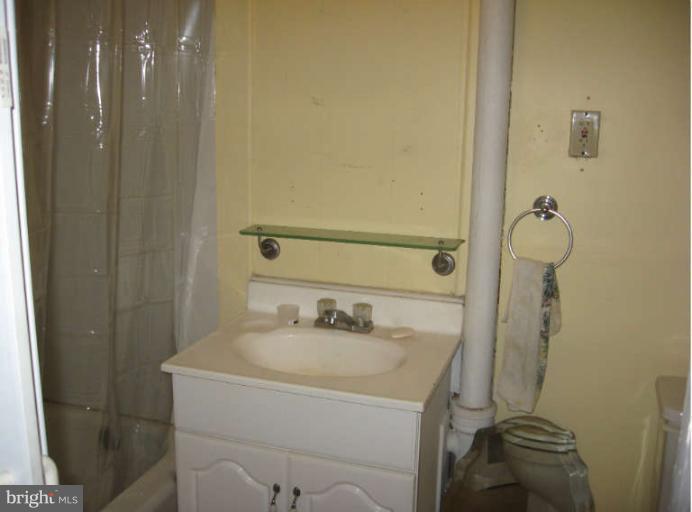 5634 Belair Road Baltimore, MD 21206 - Photo 8 of 9 Bath #2