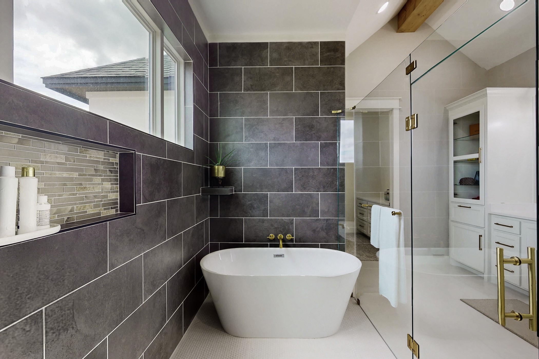 13504 Hudson Farms Road Franklin, TX 77856 - Photo 14 of 49 a bathroom with a bathtub and a shower