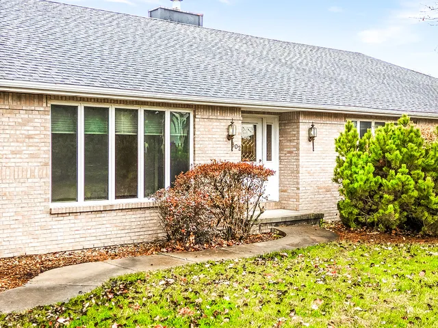 $445,000 | 302 Kelly Drive, Normal, IL 61761