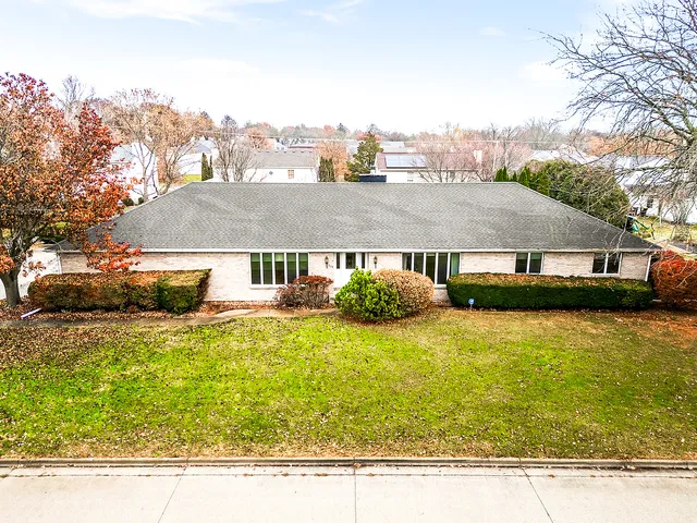 $445,000 | 302 Kelly Drive, Normal, IL 61761