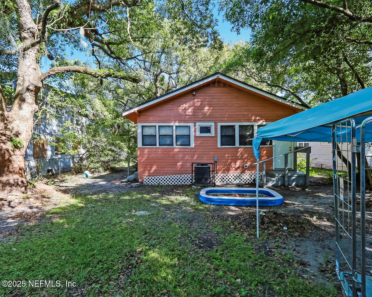 446 West 26th Street Jacksonville, FL 32206 - Photo 19 of 19 a backyard of a house with table and chairs