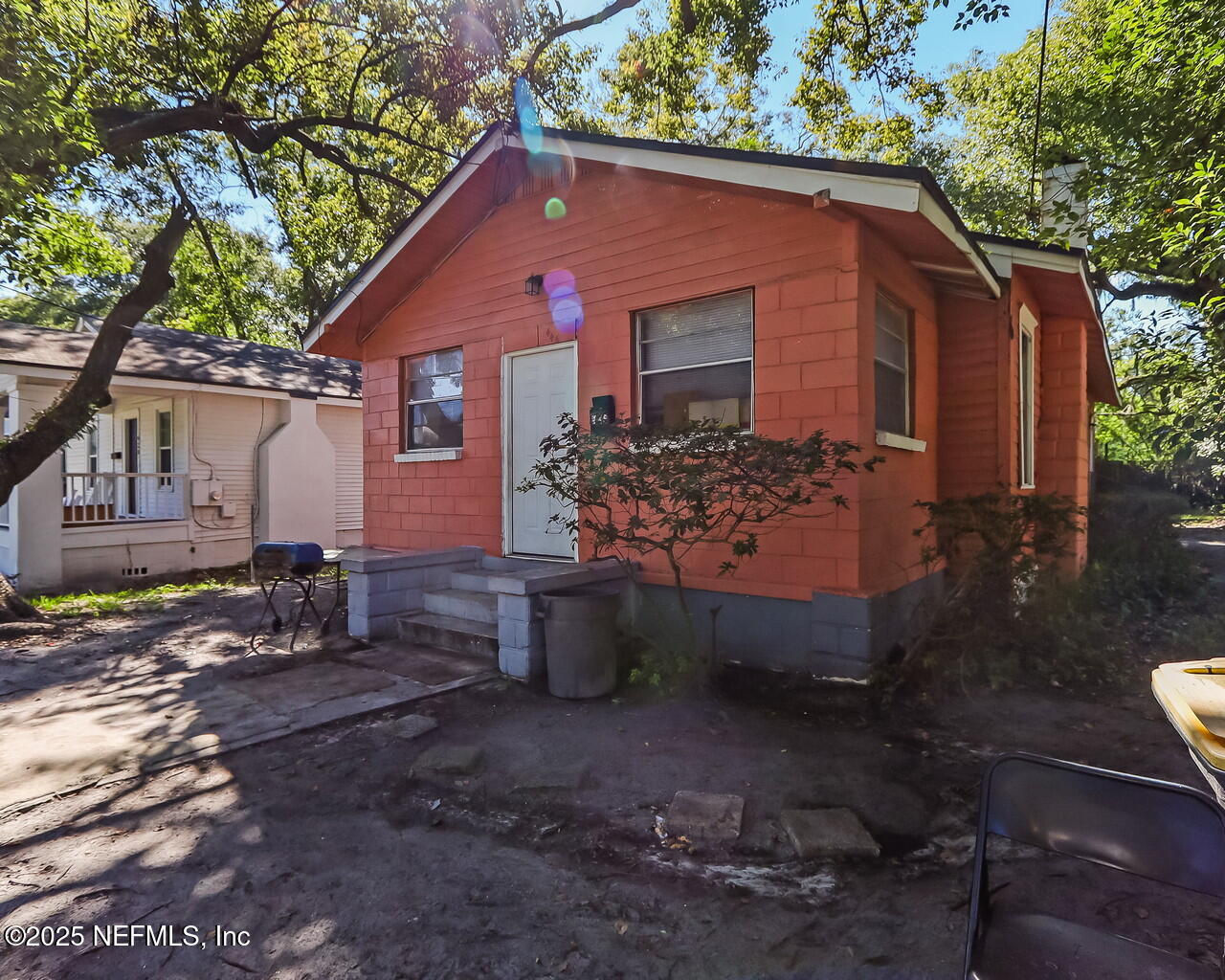 446 West 26th Street Jacksonville, FL 32206 - Photo 3 of 19 a front view of a house with garden
