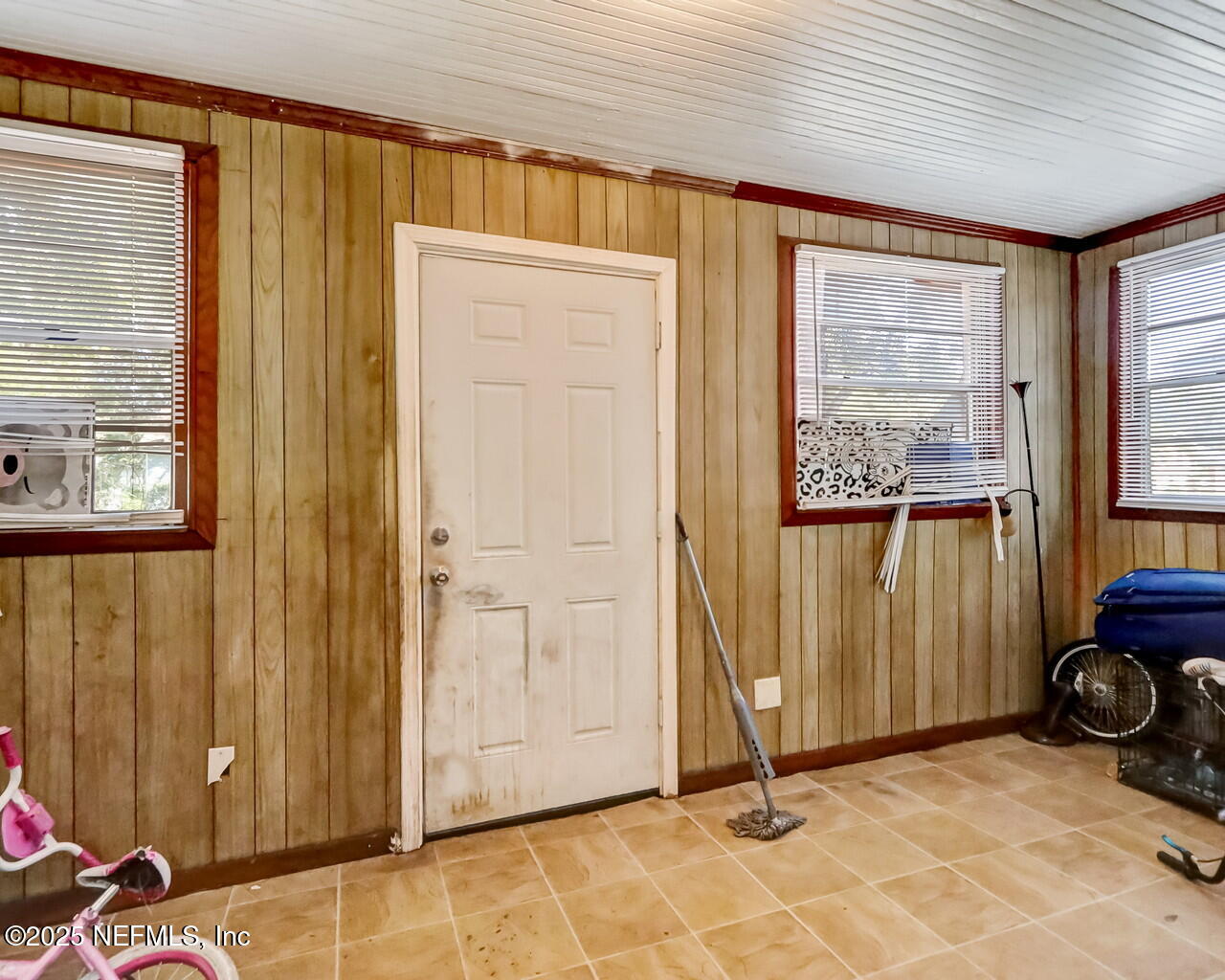 446 West 26th Street Jacksonville, FL 32206 - Photo 6 of 19 a view of a room with window