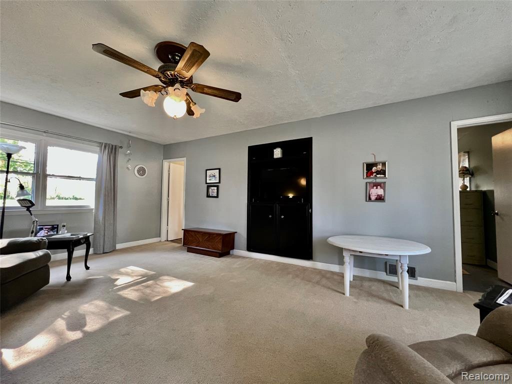 1865 Range Road Smiths Creek, MI 48074 - Photo 4 of 28