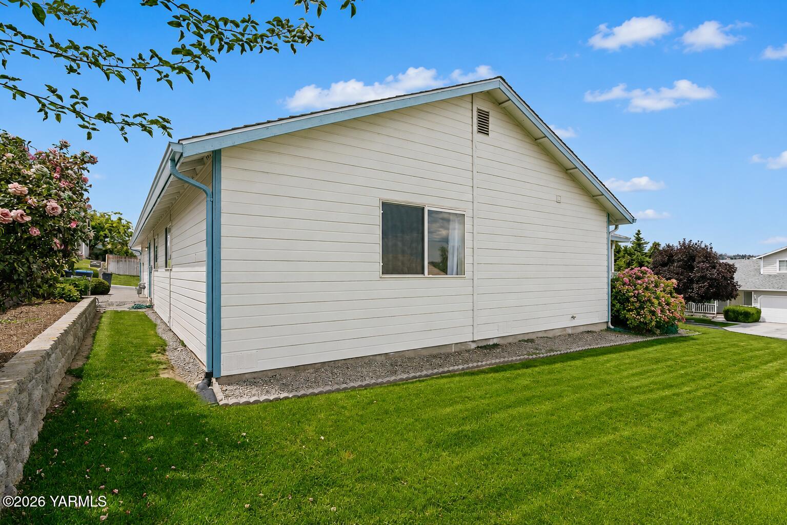 801 South 4th St Loop Selah, WA 98942 - Photo 31 of 33 0029Yard