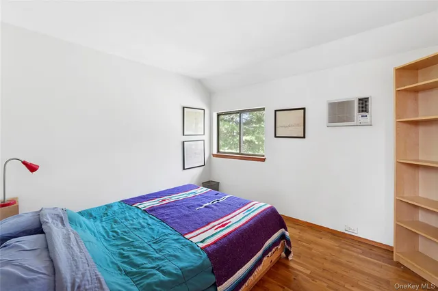 $2,000,000 | 526 Hands Creek Road, East Hampton, NY 11937