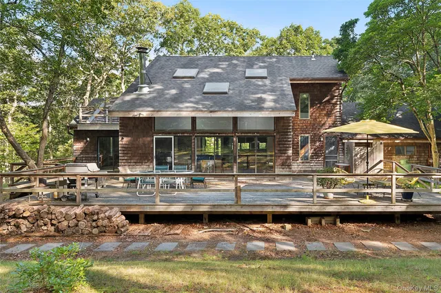 $2,000,000 | 526 Hands Creek Road, East Hampton, NY 11937