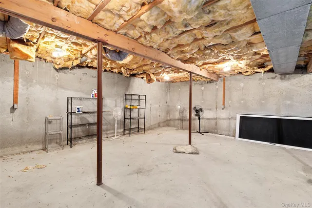 $2,000,000 | 526 Hands Creek Road, East Hampton, NY 11937