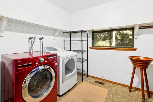 $2,000,000 | 526 Hands Creek Road, East Hampton, NY 11937