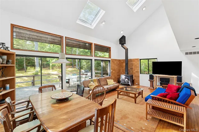 $2,000,000 | 526 Hands Creek Road, East Hampton, NY 11937