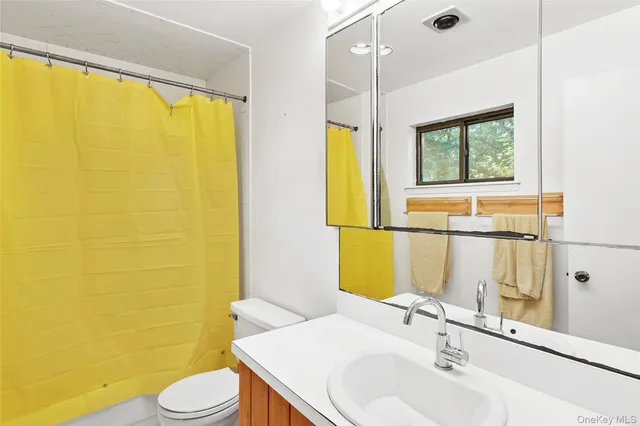 $2,000,000 | 526 Hands Creek Road, East Hampton, NY 11937