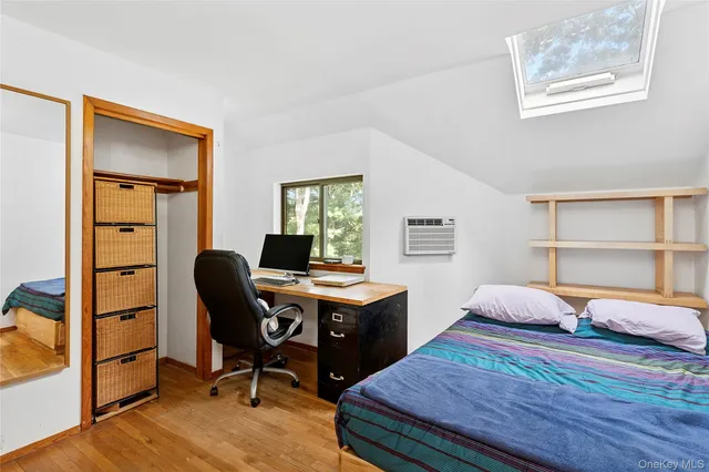 $2,000,000 | 526 Hands Creek Road, East Hampton, NY 11937