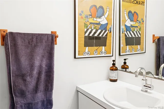 $2,000,000 | 526 Hands Creek Road, East Hampton, NY 11937