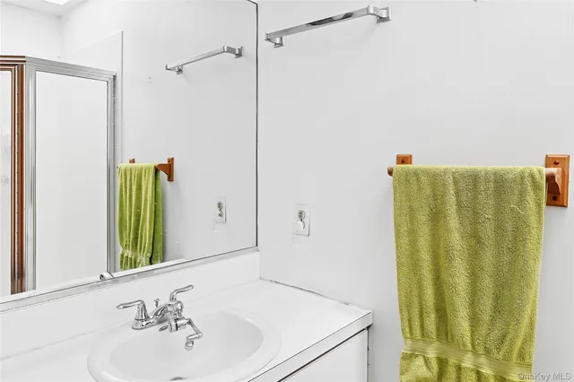 $2,000,000 | 526 Hands Creek Road, East Hampton, NY 11937