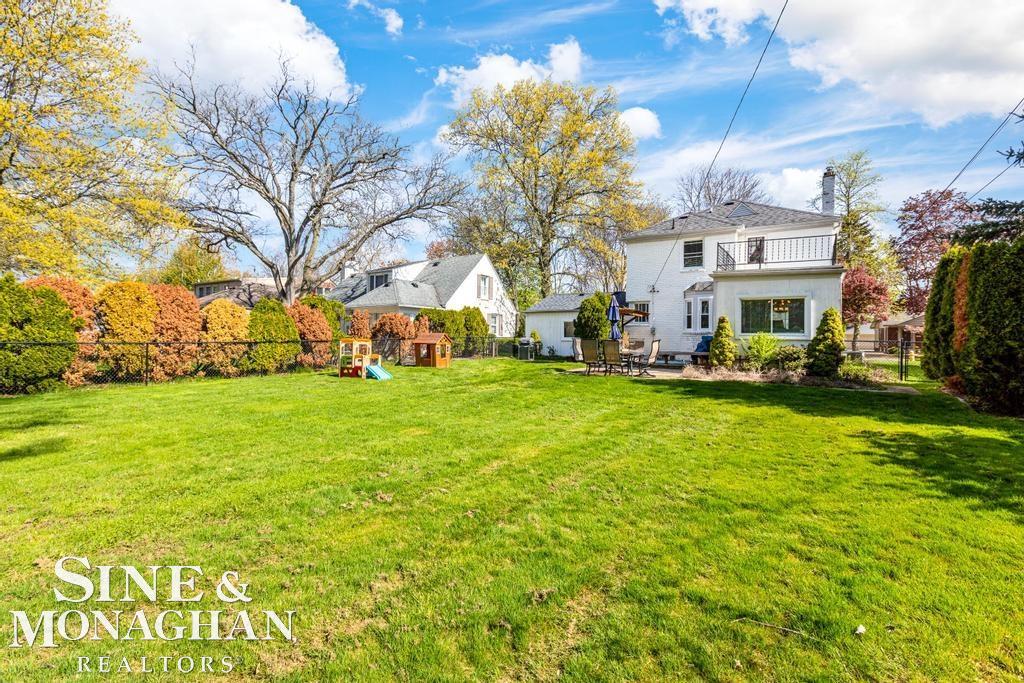 1075 Hawthorne Road Grosse Pointe, MI 48236 - Photo 29 of 39 50110770-28.JPG