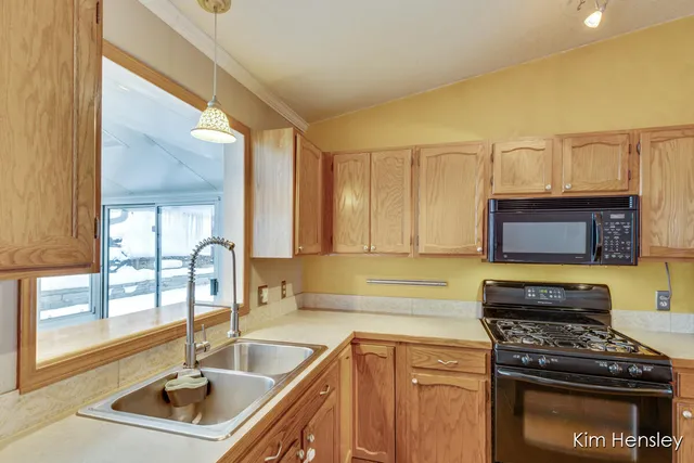 $349,900 | 4172 Huntington Avenue Northeast, Grand Rapids, MI 49525