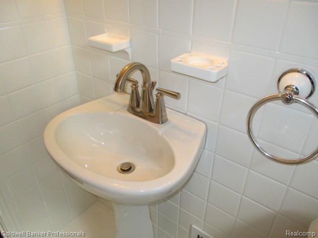 4051 Wakefield Road Berkley, MI 48072 - Photo 20 of 41