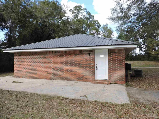 $1,100 | 5720 Fairway Drive, Milton, FL 32570