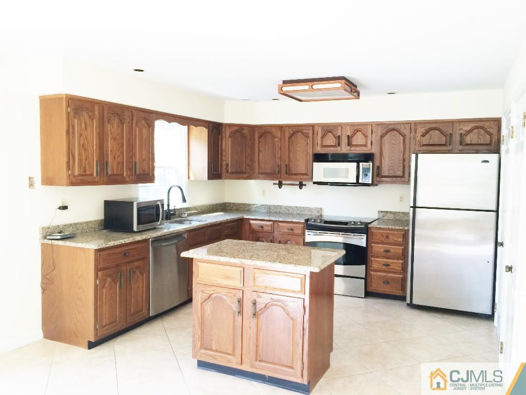 4607 Stonehedge Road Edison, NJ 08820 - Photo 3 of 10