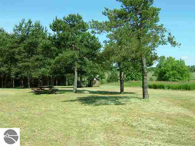 8689 Summit City Road Kingsley, MI 49649 - Photo 6 of 15 1748023-5.JPG