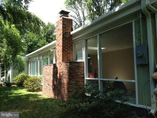 7702 Elba Road Alexandria, VA 22306 - Photo 2 of 29 Exterior (General)