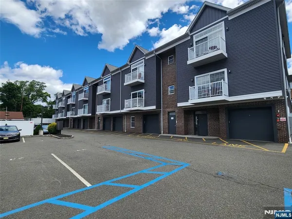 $2,800 | 59 Willet Street, Unit 52A, Bloomfield, NJ 07003