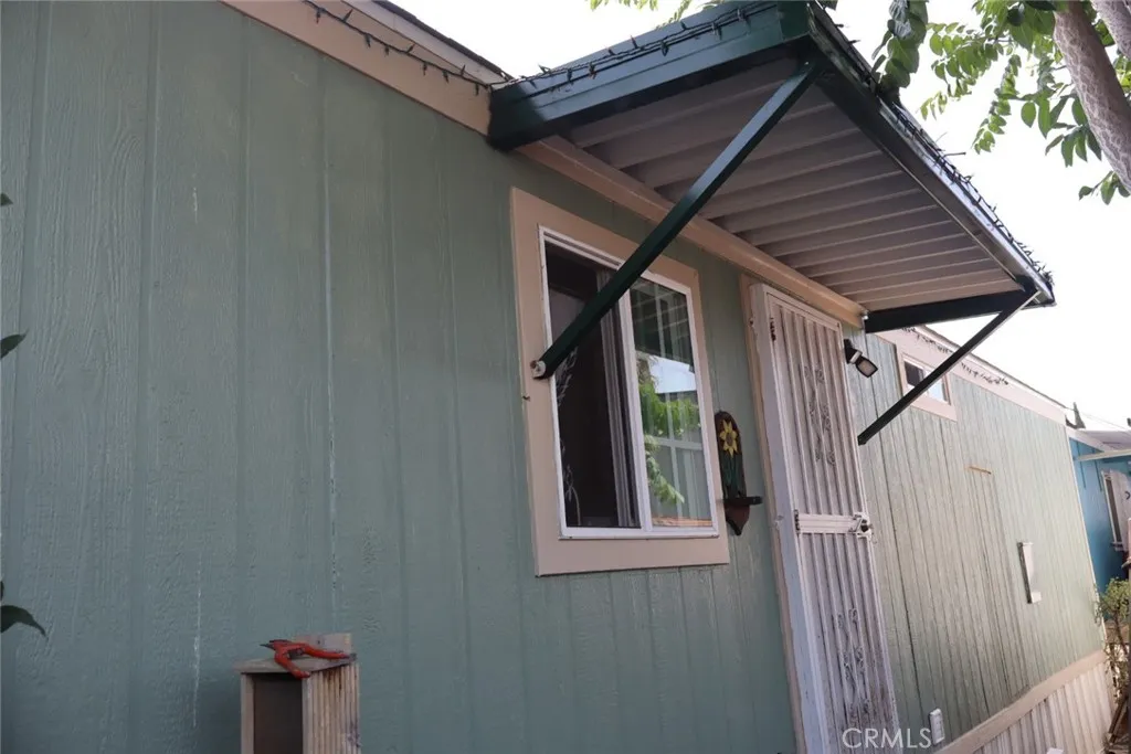 15325 Orange, Unit F16 Paramount, CA 90723 - Photo 5 of 25 a backyard of a house