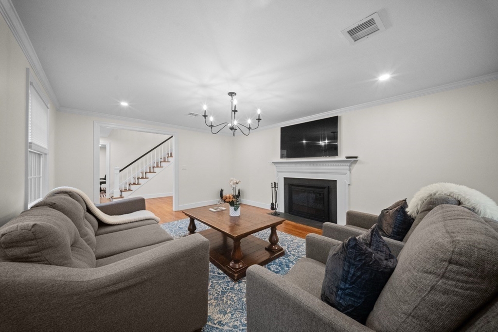 10 Juniper Hill Road Waltham, MA 02452 - Photo 5 of 40
