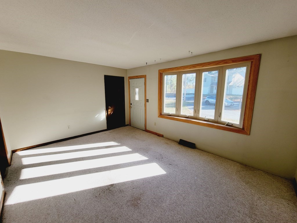 10 Rollins Street Springfield, MA 01109 - Photo 6 of 16 Gallery Image 6
