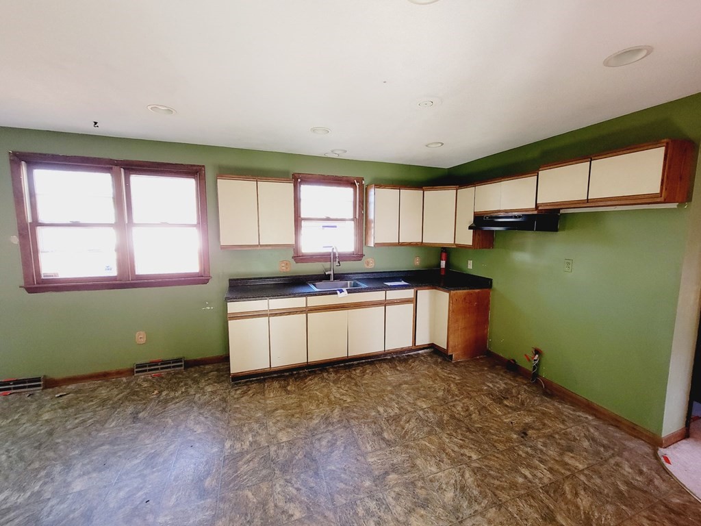 10 Rollins Street Springfield, MA 01109 - Photo 7 of 16 Gallery Image 7